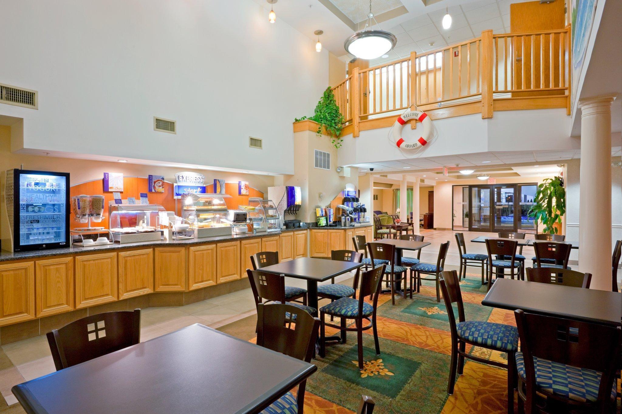 Holiday Inn Express & Suites Carneys Point - Pennsville By Ihg Esterno foto