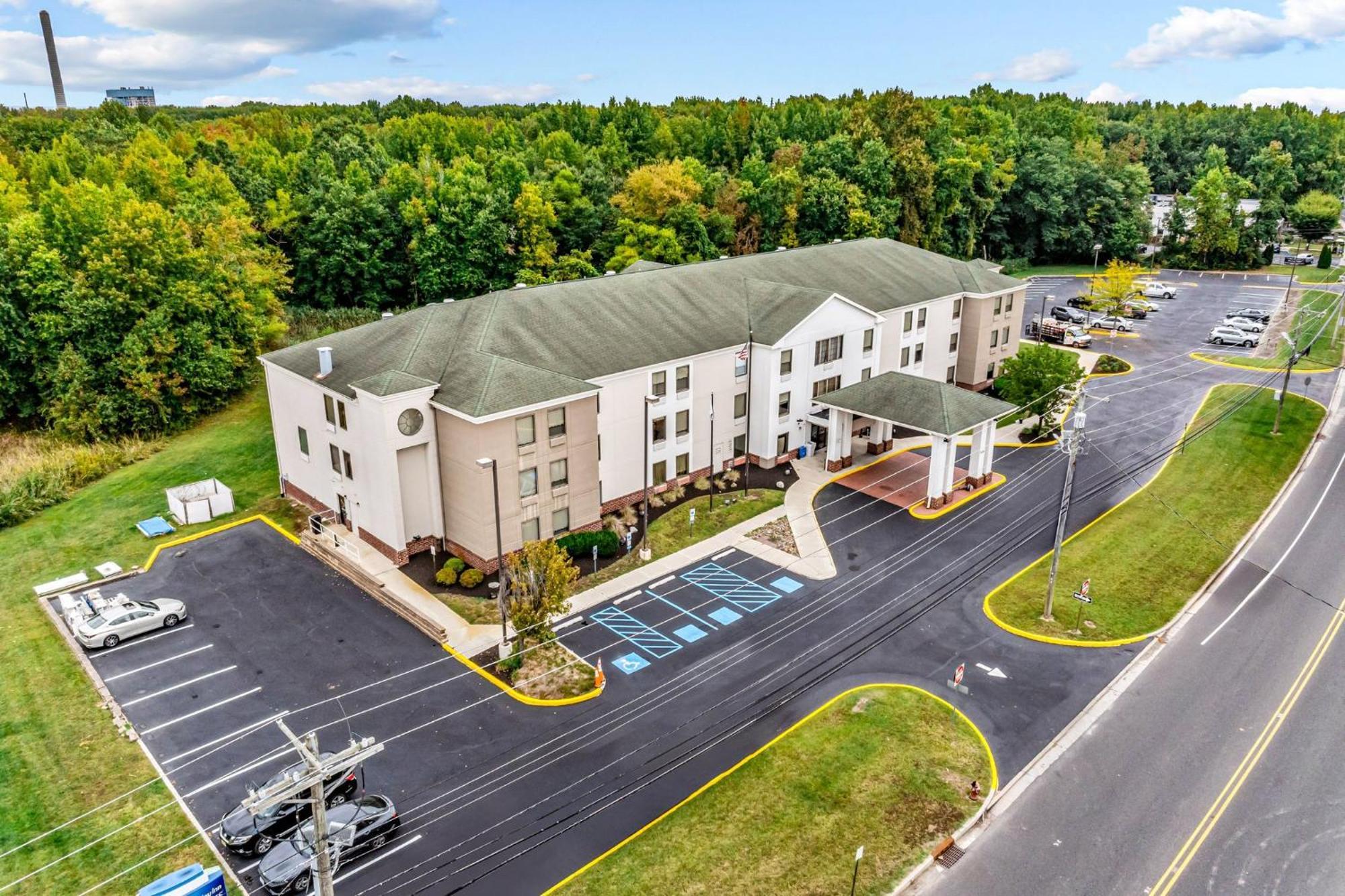 Holiday Inn Express & Suites Carneys Point - Pennsville By Ihg Esterno foto
