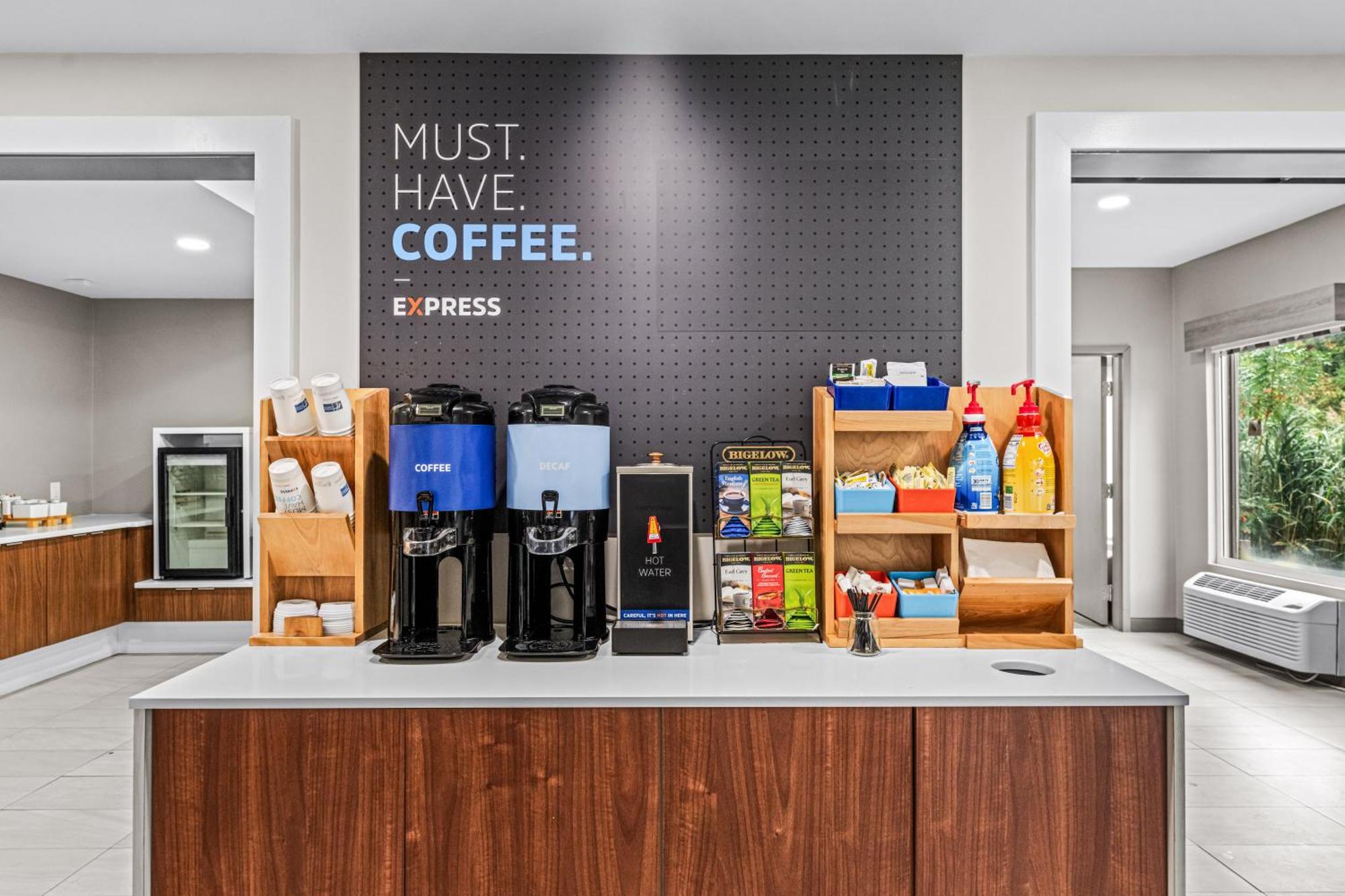 Holiday Inn Express & Suites Carneys Point - Pennsville By Ihg Esterno foto